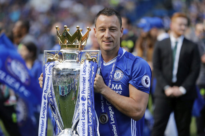 Τζον Τέρι: Έβγαλε σε δημοπρασία τη “δακρυσμένη” φανέλα του τελικού του 2008 και κειμήλια αξίας άνω των 140.000 ευρώ