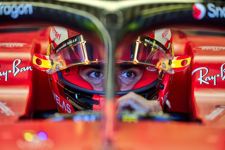 Formula 1: “Σύννεφα” στη σχέση του Κάρλος Σάινθ και της Ferrari