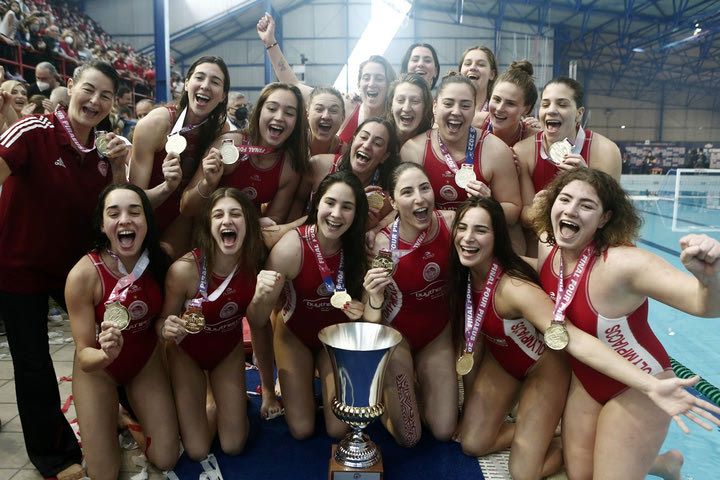 Ολυμπιακός πόλο γυναικών: Οι ερυθρόλευκες σφράγισαν το τρίτο ελληνικό νταμπλ
