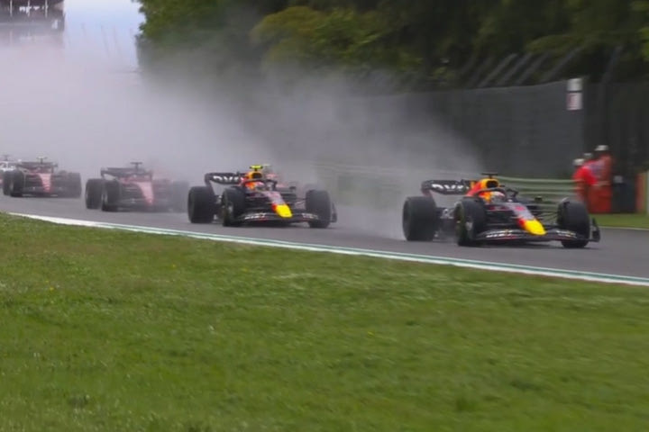 Formula 1: Η εκκίνηση στην Ίμολα και η έξοδος που κατέστρεψε τον αγώνα της Ferrari του Σάινθ