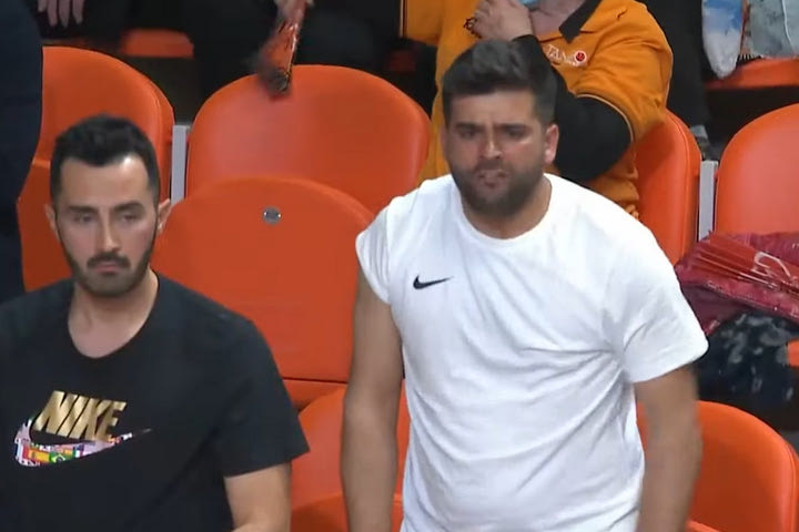 Τούρκος πέταξε μπουκάλι στο Βενέτσια – Μερσίν για τα ημιτελικά του EuroCup Γυναικών