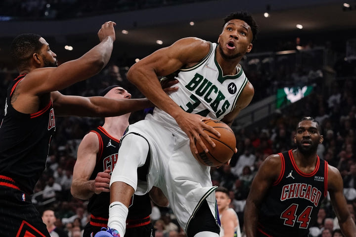 NBA, Γιάννης Αντετοκούνμπο: Οι καλύτερες στιγμές του από το παρολίγον triple-double στο Game 2 με τους Μπουλς