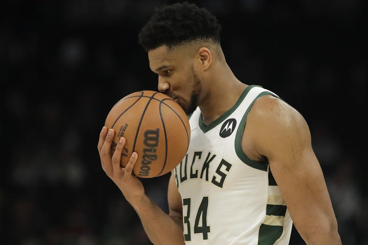 NBA: Με Σικάγο Μπουλς οι Μιλγουόκι Μπακς στον α’ γύρο των playoffs, αυτό είναι το μονοπάτι τους για το repeat