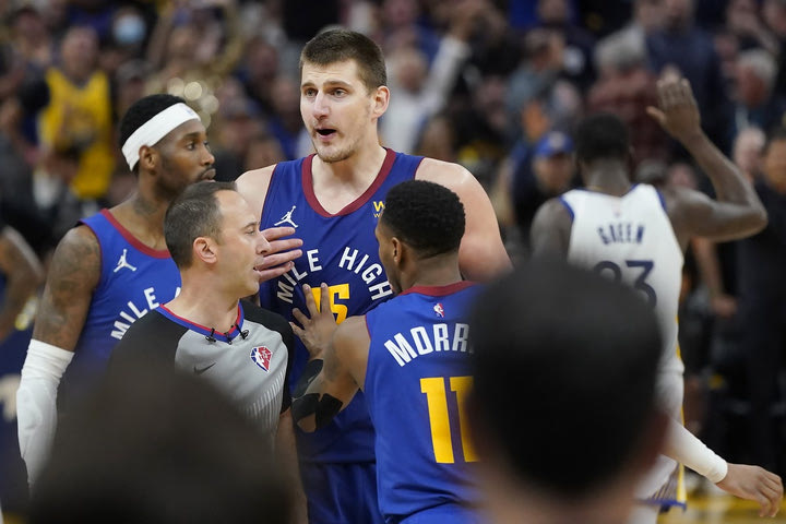 NBA: Ο Γιόκιτς αποβλήθηκε και ο Γκριν τον χαιρετούσε
