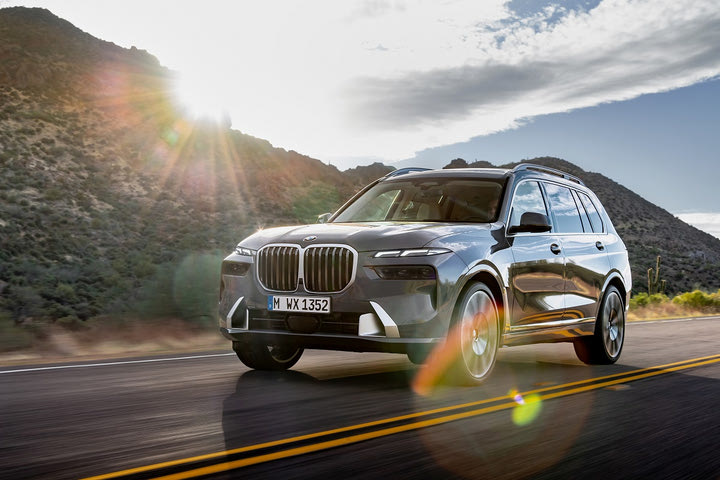 Η νέα BMW X7 επιβάλλεται με την αισθητική και τη δυναμική της
