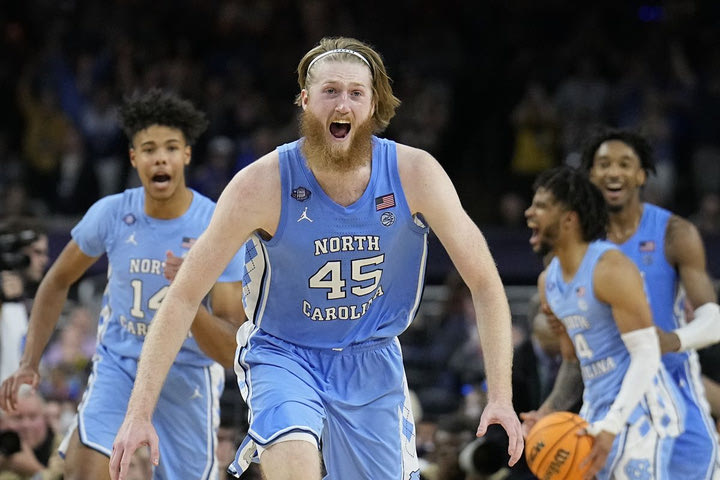 NCAA, Final Four: Νορθ Καρολάινα  – Κάνσας ο τελικός, τίτλοι τέλους για Σιζέφσκι