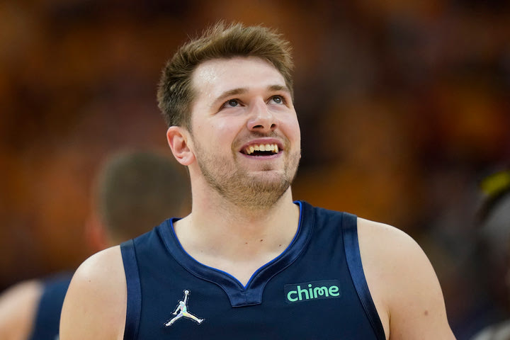 NBA: Ο “καλωδιωμένος” Ντόντσιτς επέστρεψε για τους Μάβερικς σε ένα απολαυστικό video