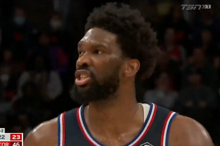 NBA, ο Εμπίντ αποδοκιμάστηκε και απάντησε στους φίλους των Ράπτορς: “Βγάλτε τον σκασμό”