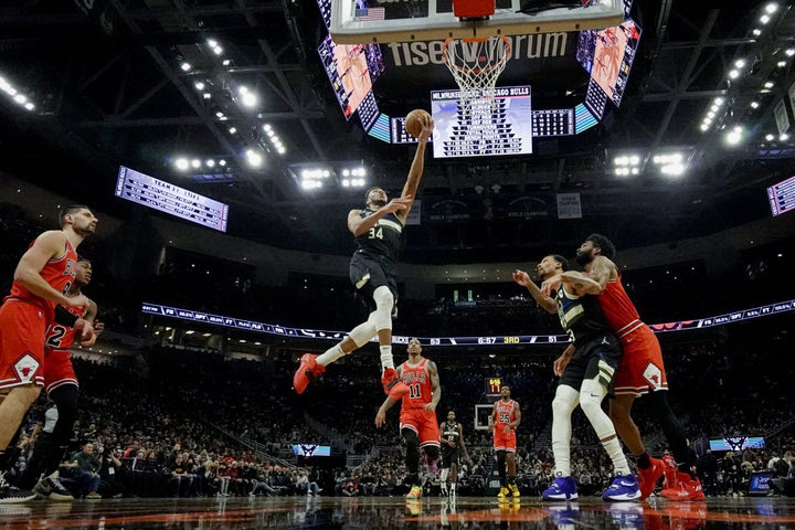 Προγνωστικά NBA: Ξεκάθαρα φαβορί Μπακς και Σανς