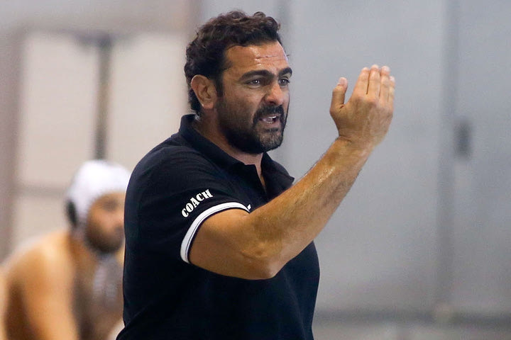 Ο Θοδωρής Χατζηθεοδώρου στο SPORT24: “Επιτέθηκαν στον πάγκο του ΠΑΟΚ με σίδερα, ομπρέλες και καρέκλες”