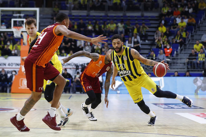 Φενέρμπαχτσε – Γαλατάσαραϊ 70-76: Η ομάδα του Πιστιόλη πλήγωσε τους γηπεδούχους