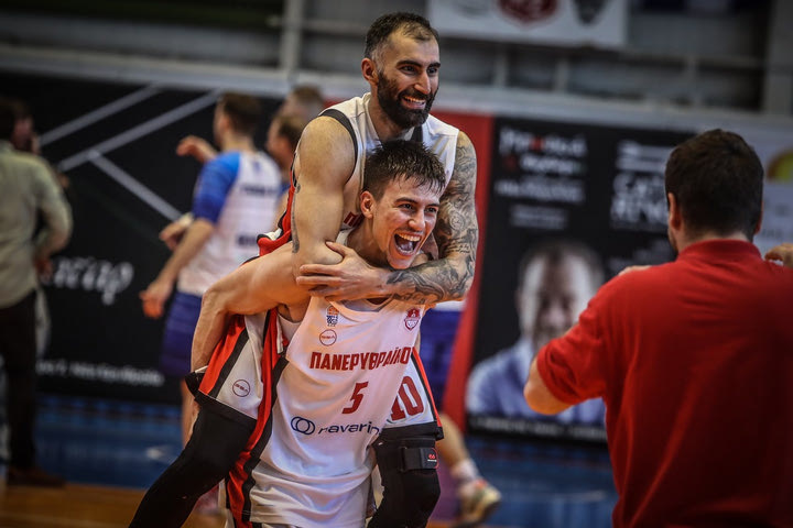 Πανερυθραϊκός – Τρίτωνας 72-71: Ο Μωραΐτης πήρε το “δώρο” του Μανόιλοβιτς και πέτυχε τρίποντο στην εκπνοή