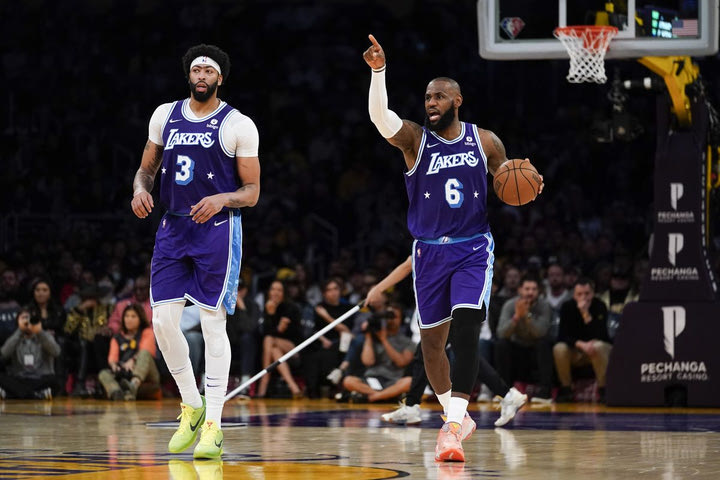 NBA, ΛεΜπρόν Τζέιμς: “Δεν χρειάζεται να είσαι πυρηνικός φυσικός για να καταλάβεις πόσο μας λείπει ο Ντέιβις”