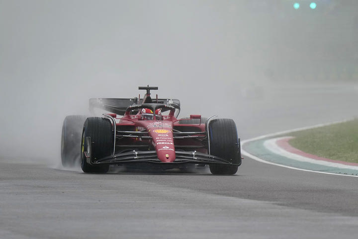 Formula 1: Ο Λεκλέρ ταχύτερος στις βροχερές πρώτες δοκιμές της Ίμολα