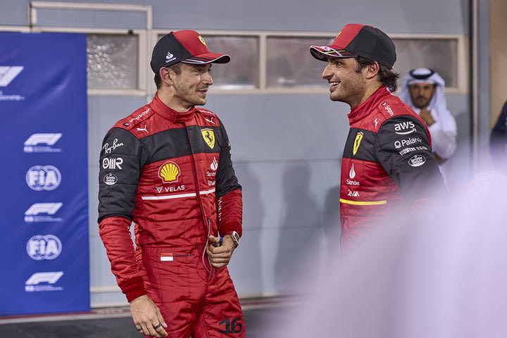 Ferrari: “Λεκλέρ και Σάινθ ελεύθεροι να μονομαχήσουν”