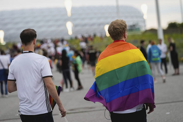 Μουντιάλ: Οι σημαίες της LGBTQ+ κοινότητας θα κατάσχονται στο Κατάρ για λόγους προστασίας