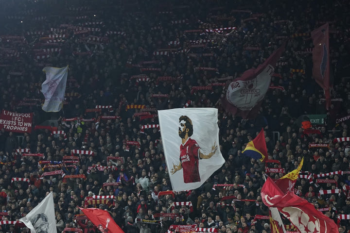 Λίβερπουλ – Γουότφορντ: Οι φίλοι των “reds” ύψωσαν πανό υπέρ  απολυμένων ναυτεργατών