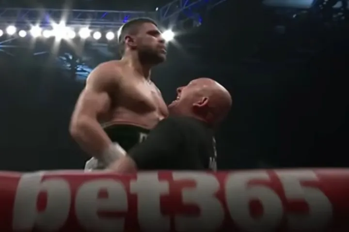 Επική ανατροπή από τον Φλόριαν Μάρκου που παρέμεινε στον θρόνο του