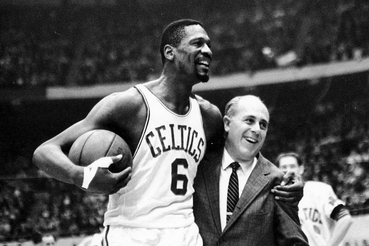 NBA, Μπιλ Ράσελ: Φορεμένη φανέλα με την υπογραφή του πωλήθηκε έναντι 1 εκατ. δολαρίων