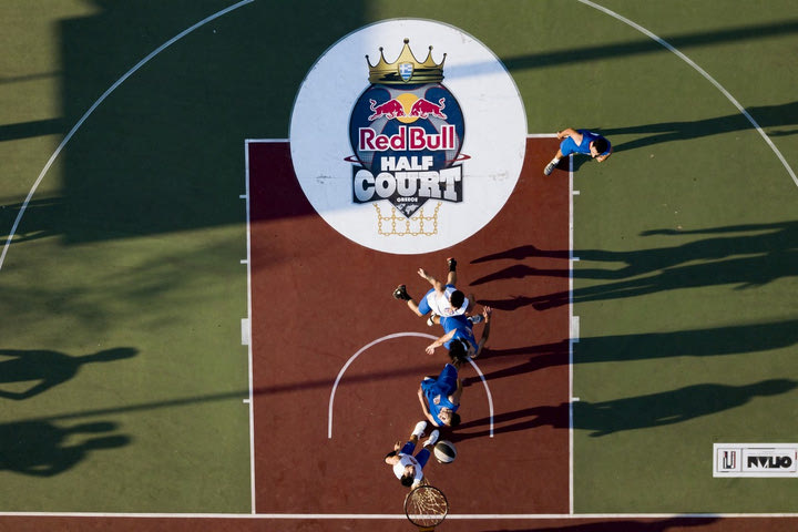 Είσαι για ένα 3on3; Ετοιμάσου γιατί έρχεται το Red Bull Half Court!