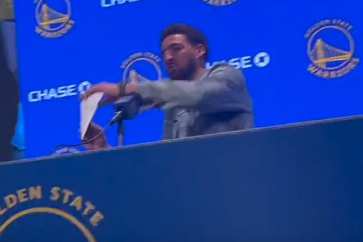 NBA: Ο Τόμπσον έφτιαξε σαΐτα και την πέταξε στους δημοσιογράφους μετά τη συνέντευξη Τύπου