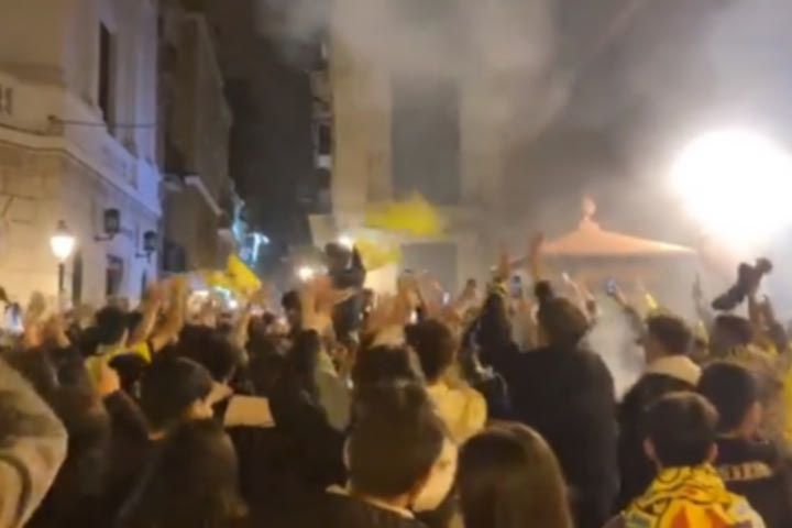 Βιγιαρεάλ: Ντελίριο από τους φίλους της ομάδας στους δρόμους της πόλης