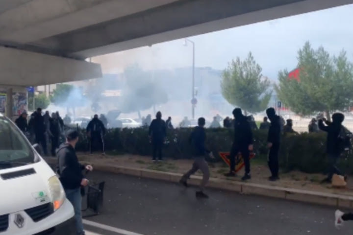 Μαρσέιγ – ΠΑΟΚ: Νέες συμπλοκές οπαδών στη Μασσαλία, χρήση χημικών από την αστυνομία