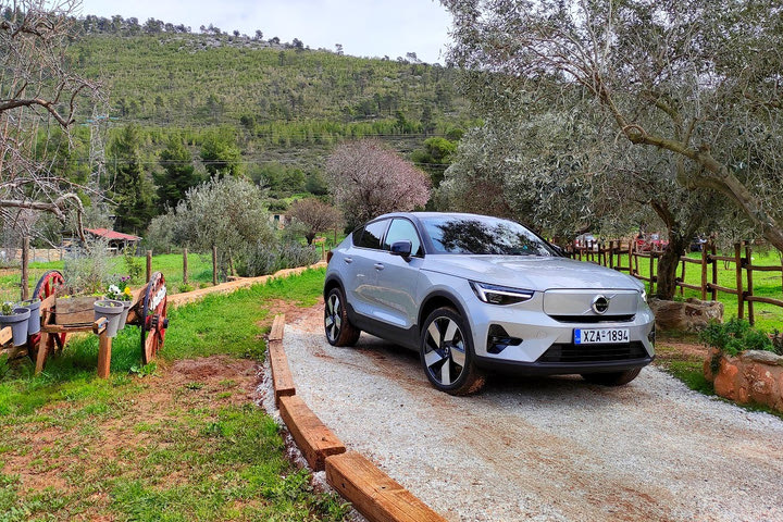Οδηγούμε τα ηλεκτρικά Volvo C40 και XC40 Recharge στην Αθήνα