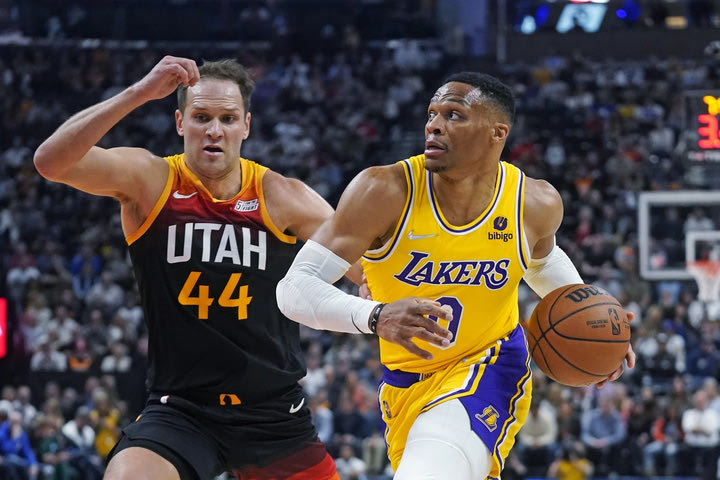 NBA: Οι Τζαζ κέρδισαν τους Λέικερς και τους έβαλαν σε μπελάδες
