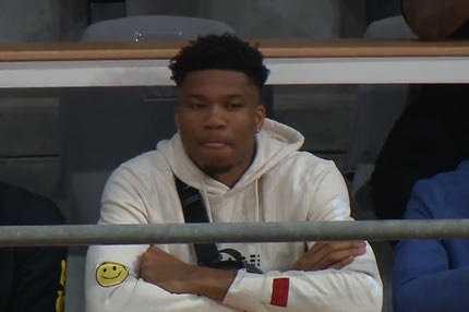 Γιάννης και Άλεξ Αντετοκούνμπο στο Αστρομπάλ για τον Κώστα