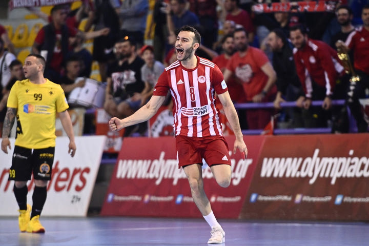 Ολυμπιακός – ΑΕΚ 22-21: Μία νίκη μακριά από τον τίτλο οι ερυθρόλευκοι