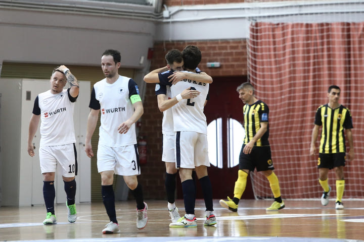 Stoiximan Futsal Super League: Πολύ σκληρός για να πεθάνει ο Δούκας, νίκησε 4-3 την ΑΕΚ και ισοφάρισε στους Τελικούς