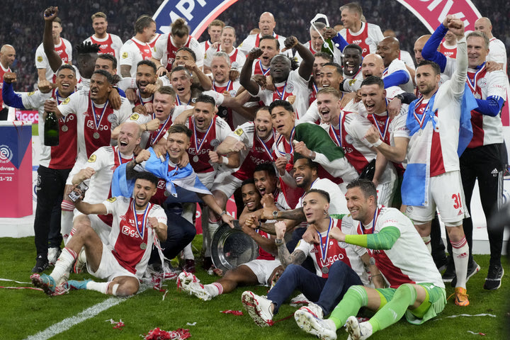 Eredivisie: Πρωταθλητής Ολλανδίας ο Άγιαξ, δύο γκολ ο Παυλίδης, ισοφάριση στο 90+14′ από Δουβίκα, δύο γκολ κι ο Λημνιός