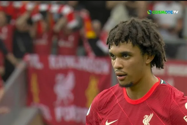 Οι οπαδοί της Λίβερπουλ τραγουδούν το you’ll never walk alone παρά την απώλεια του τίτλου