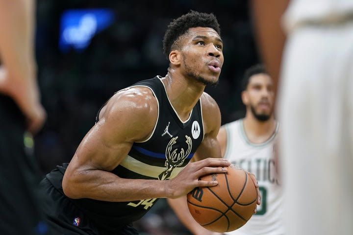 NBA, Αντετοκούνμπο: Αποκλείστηκε όμως έγραψε ιστορία σε μία playoff σειρά