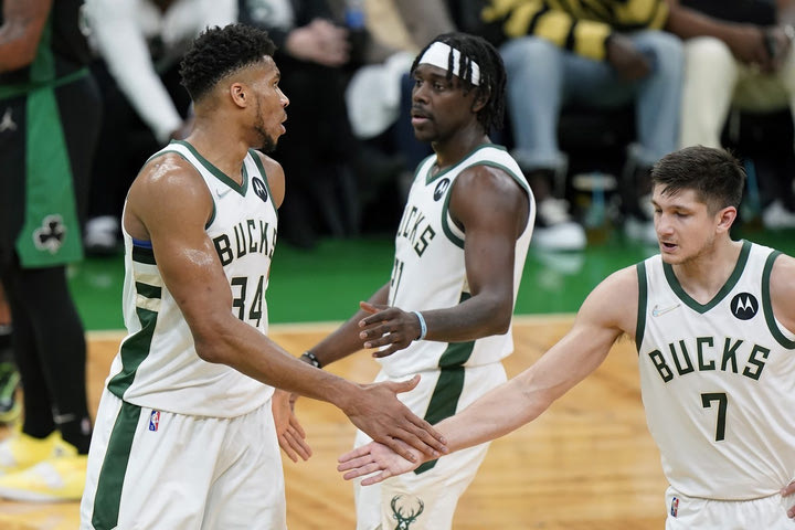 NBA: Οι 10 αριθμοί που εξηγούν την αυτοκρατορική εμφάνιση των Μπακς στη Βοστώνη