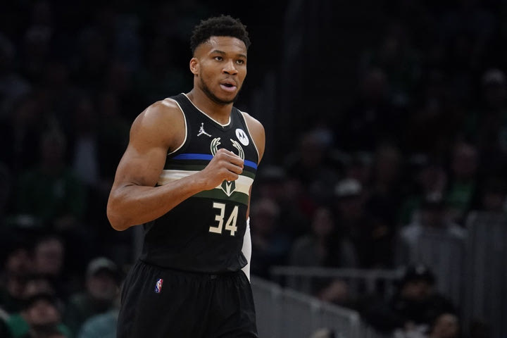 NBA: Ανακοινώθηκαν τα αποτελέσματα της ψηφοφορίας για τον MVP και οι πόντοι Γιόκιτς, Εμπίντ, Αντετοκούνμπο