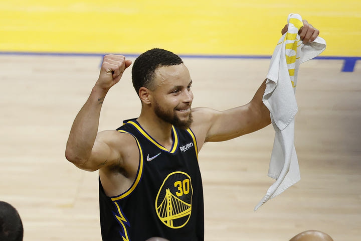 Μια βραδιά NBA στη Θεσσαλονίκη παρέα με το SPORT24 και τη Lierac Homme