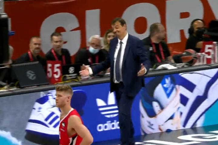 Final Four 2022, Ολυμπιακός – Εφές: Η έκφραση συμπάθειας του Αταμάν στον Μπαρτζώκα πριν από την χειραψία