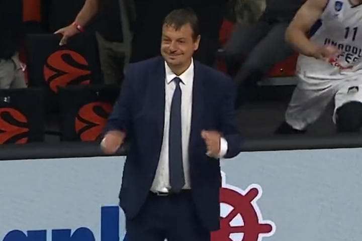 Final Four 2022, Ολυμπιακός – Αναντολού Εφές: Η αντίδραση του Αταμάν μετά το τρίποντο του Μίτσιτς