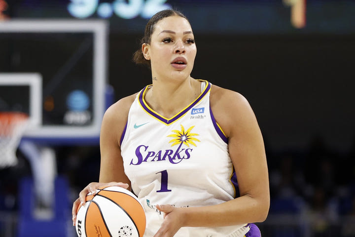 Η σταρ του WNBA, Λιζ Κάμπατζ κατηγορείται για ρατσιστικό ξέσπασμα σε Νιγηριανές αθλήτριες