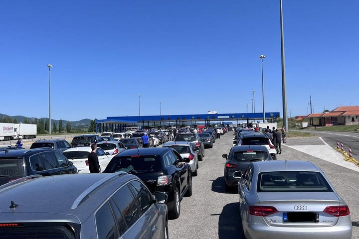 Final Four 2022, Ολυμπιακός: Ουρές χιλιομέτρων από φιλάθλους των “ερυθρόλευκων” στα σύνορα της Σερβίας