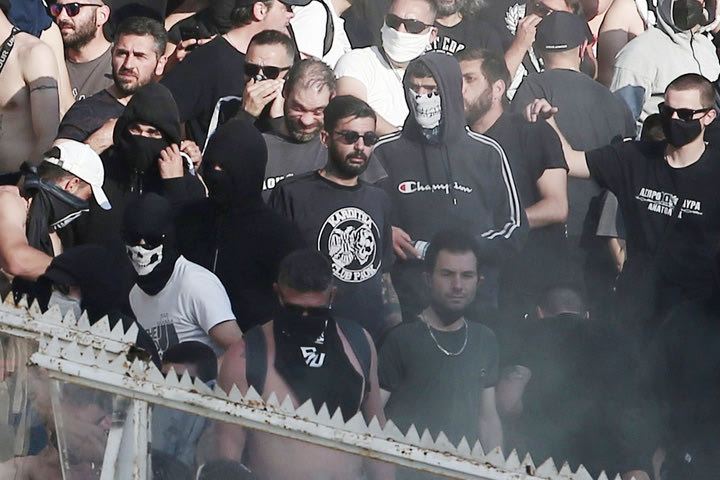 Τελικός Κυπέλλου Λουξ 2022: Ο Κλάους Αθανασιάδης στην εξέδρα των οπαδών του ΠΑΟΚ