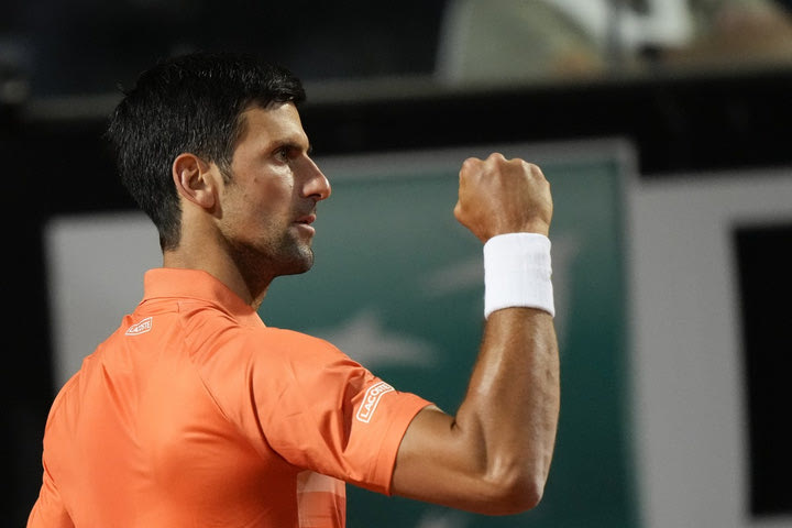 Roland Garros: Στους “8” ο αγριεμένος Τζόκοβιτς