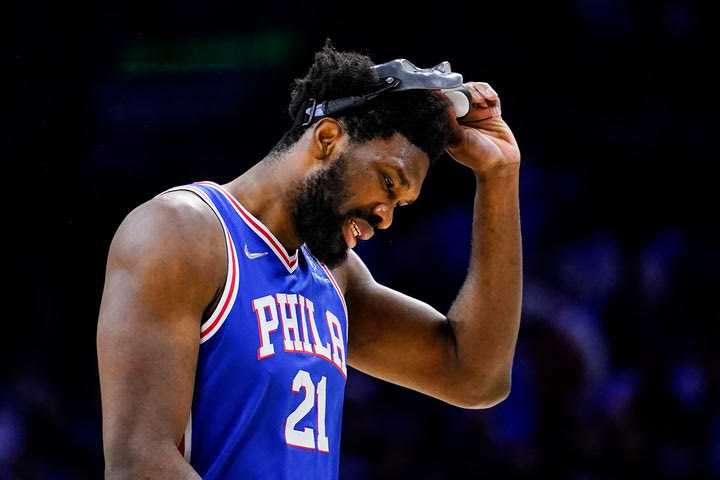 NBA, Φιλαντέλφια Σίξερς: Πρόστιμο για το “κρυφτό” με τον Τζοέλ Εμπίντ