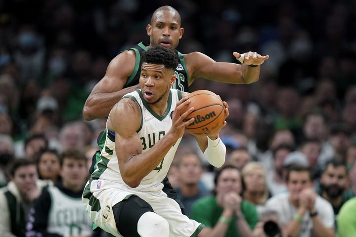 NBA: Το τελευταίο παιχνίδι των playoffs που κρίθηκε με διαφορά μικρότερη των 5 πόντων ήταν το Σέλτικς – Μπακς στις… 11 Μαΐου