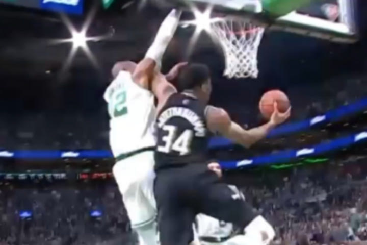 NBA, Η εκδίκηση του Γιάννη Αντετοκούνμπο: Χόρεψε τον Χόρφορντ και τον έβαλε στο καλάθι
