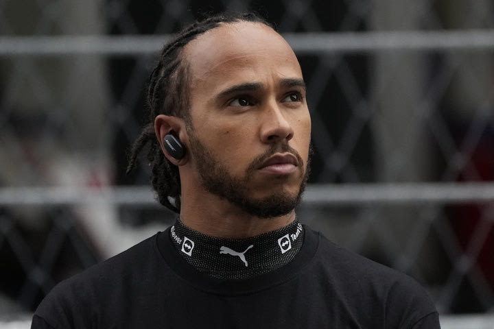Formula 1: Υπαινιγμός του Χάμιλτον ότι θέλει να μείνει και μετά το 2023