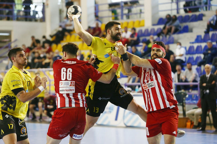 Handball Premier: Ο Ολυμπιακός κυνηγάει τον τίτλο και η ΑΕΚ να μείνει ζωντανή στη σειρά των τελικών