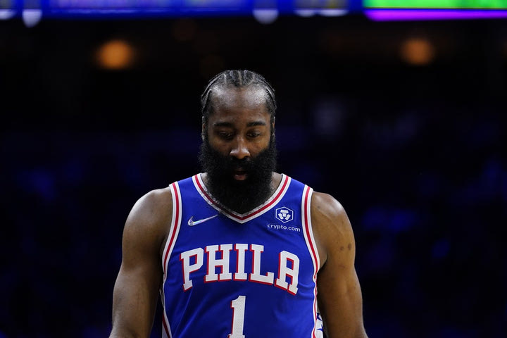 Χριστουγεννιάτικη βόμβα στο NBA: Ο Τζέιμς Χάρντεν θέλει να γυρίσει στο μέρος που ένιωθε χαρούμενος